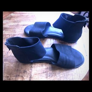 Eileen Fisher Black Open-toe Flat Sandals